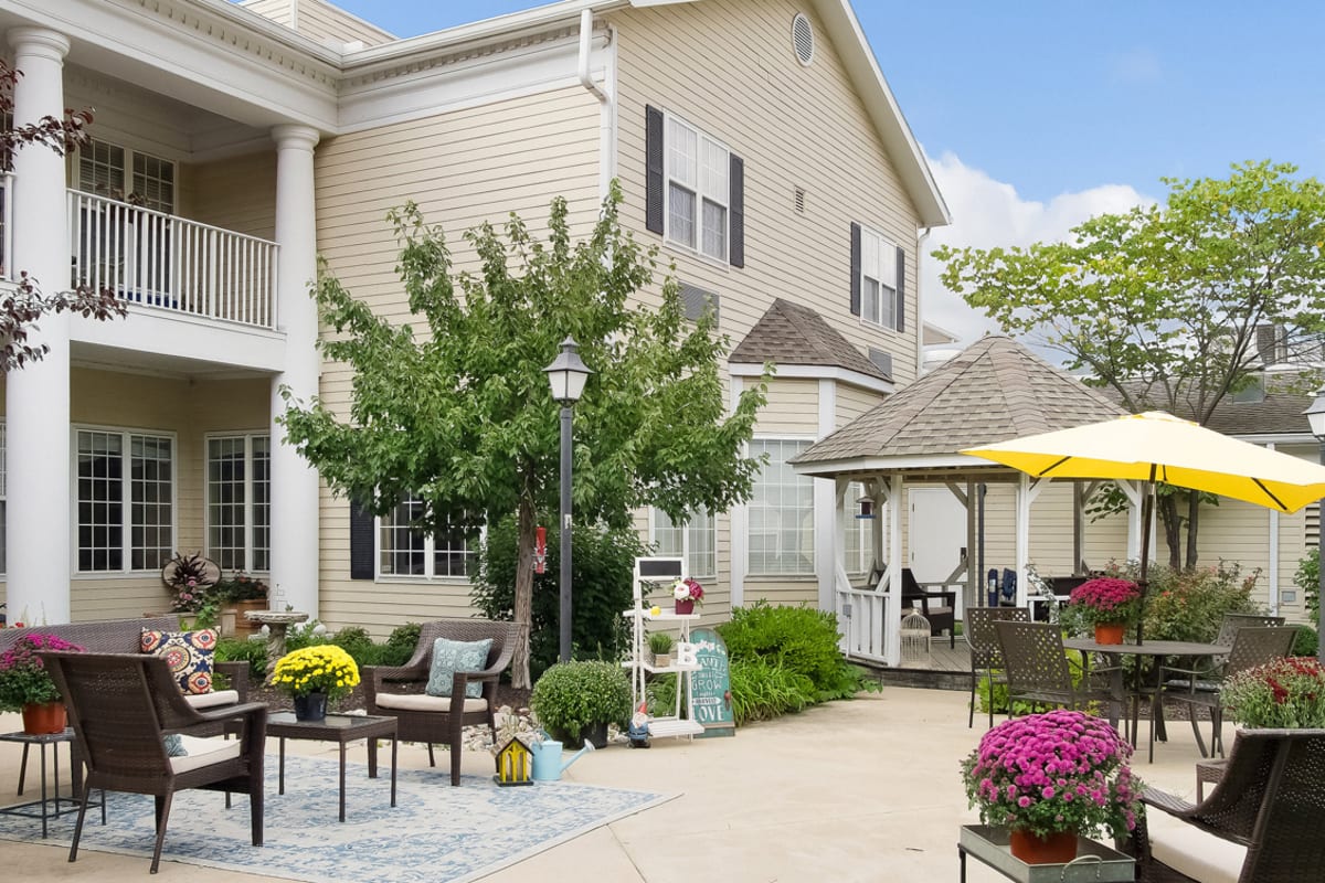 Outdoor patio seating at Trustwell Living of Overland Park in Overland Park, Kansas