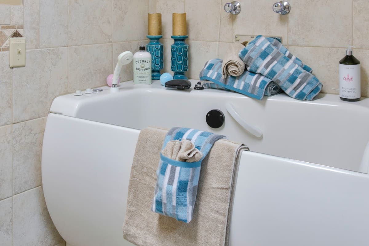 Resident bathroom with bathtub at Trustwell Living of Springfield in Springfield, Illinois