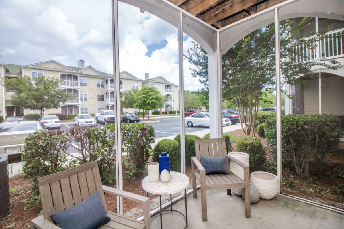 Apartment patio alt at Oakbrook Village in Summerville, South Carolina