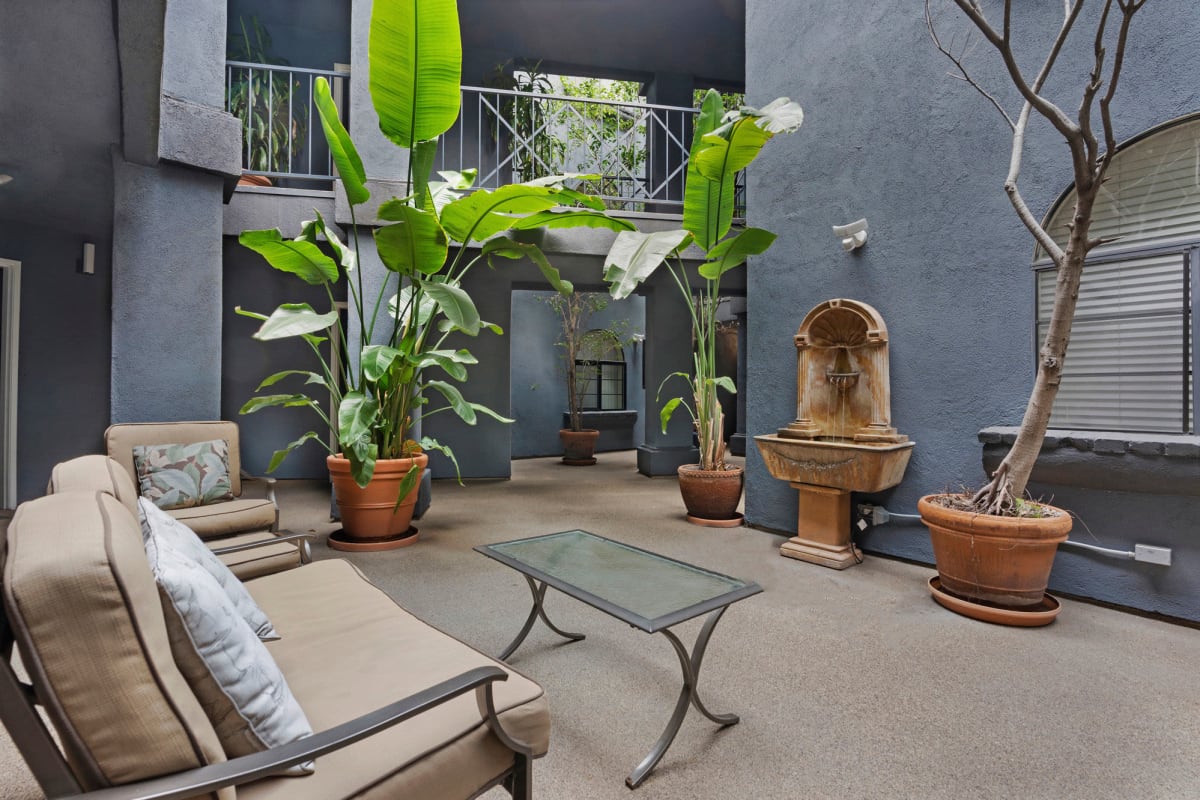 Courtyard with seating at The Jeremy in Los Angeles, California