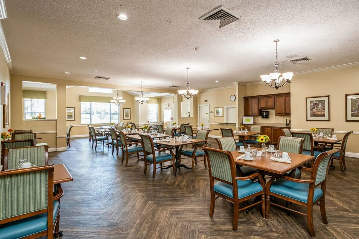 Dining area at Trustwell Living at Hunters Crossing Place in Gainesville, Florida