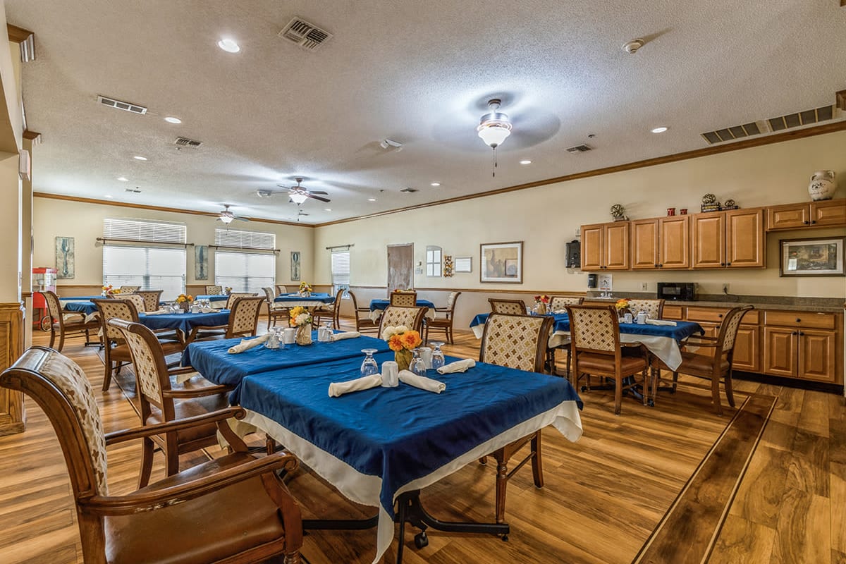 Resident dining hall at Trustwell Living at Mansfield Place in Mansfield, Ohio