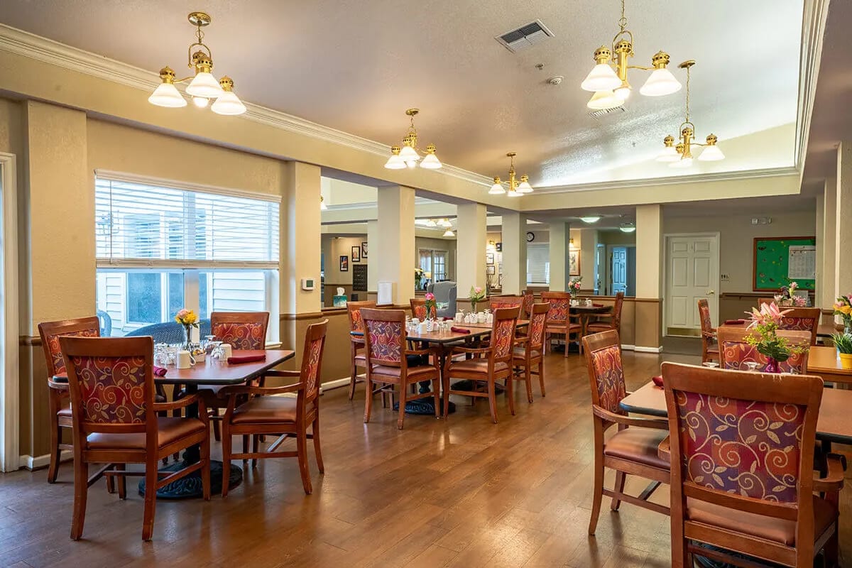 Community dining room at Trustwell Living at Astor Place in Astoria, Oregon
