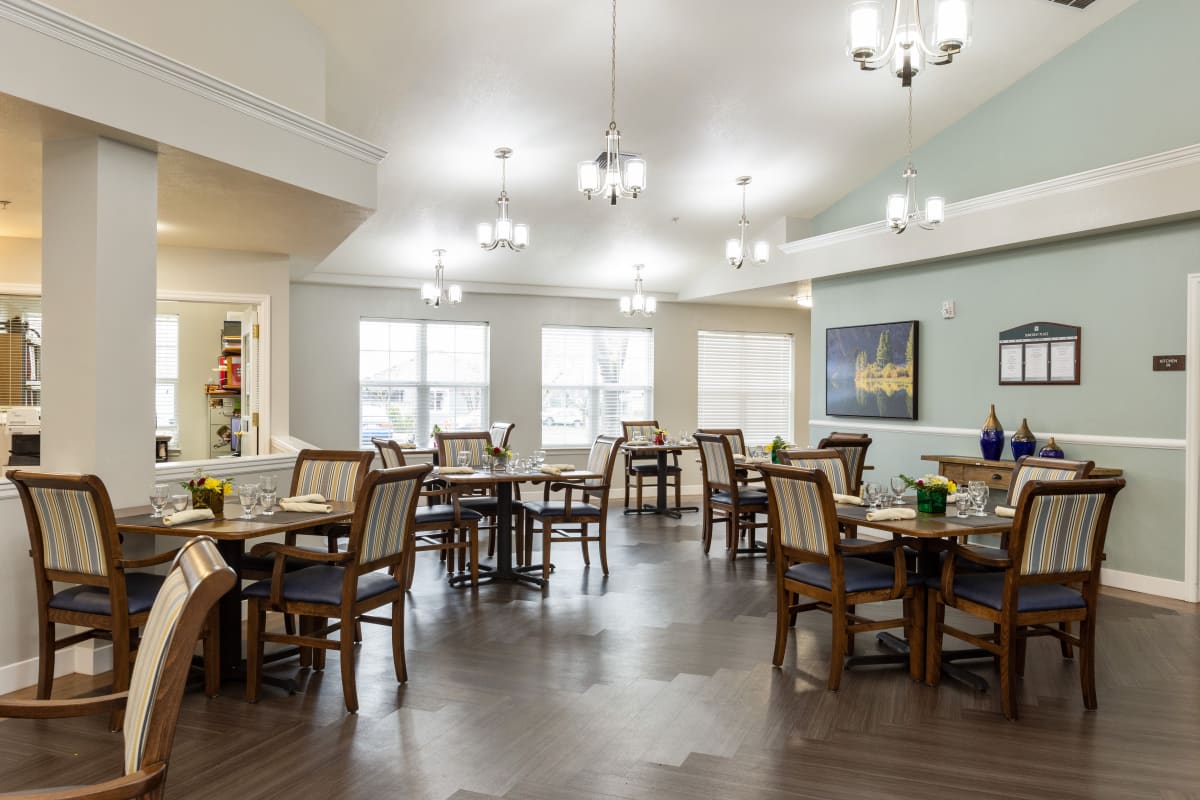 Dining area at Trustwell Living at Suncrest Place in Talent, Oregon