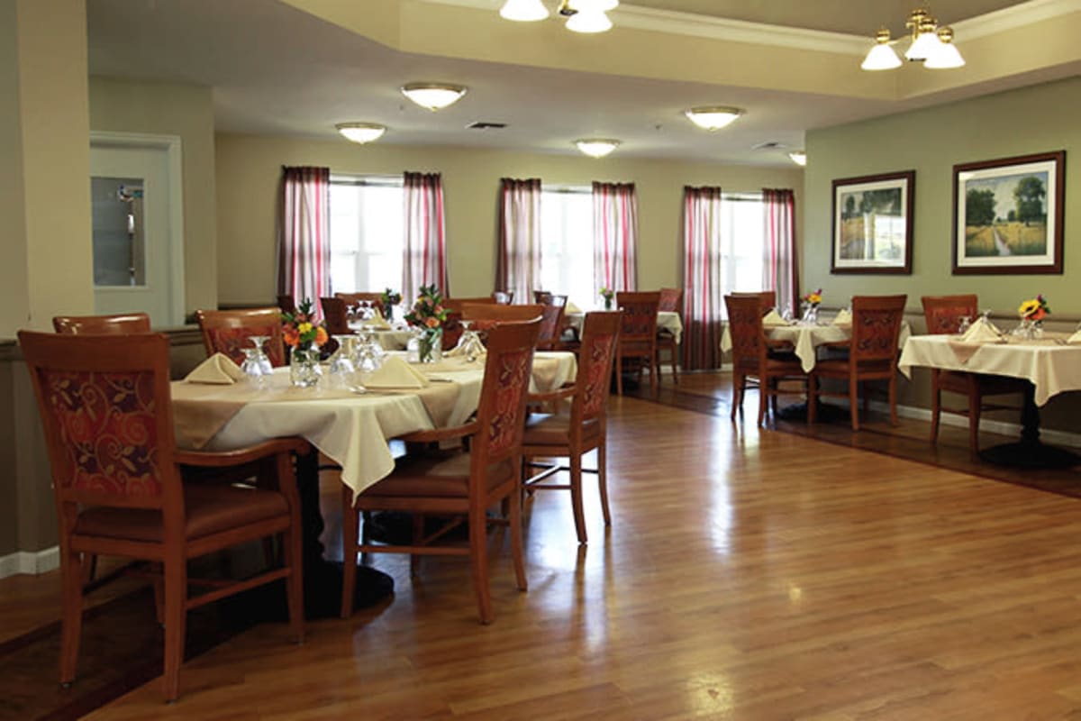 Community dining area at Trustwell Living at Rogue River Place in Klamath Falls, Oregon