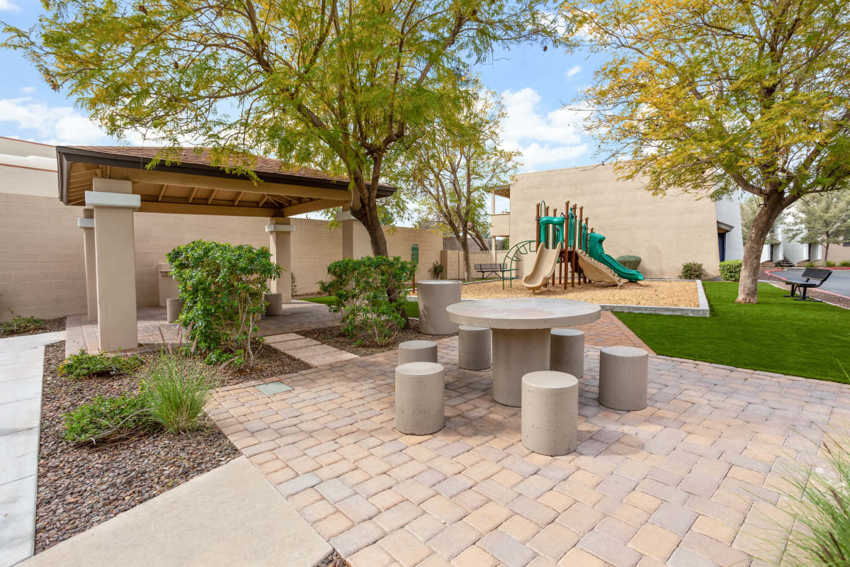 Outdoor sitting area at 1408 Casitas at Palm Valley in Avondale, Arizona