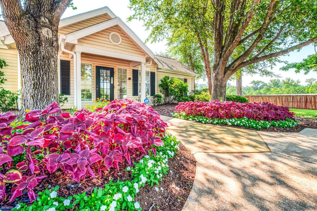 Great landscaping at Barrington Parc in Moody, Alabama