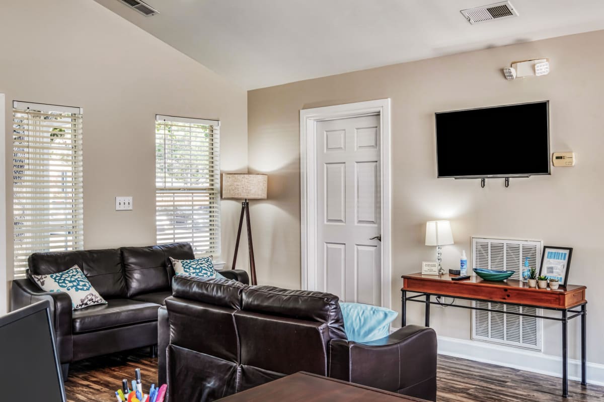 Residence living space at Barrington Parc in Moody, Alabama
