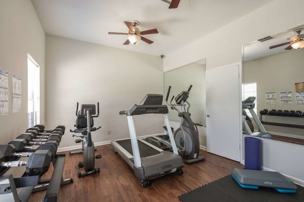 Fitness center at Oakleigh Apartments in Baton Rouge, Louisiana