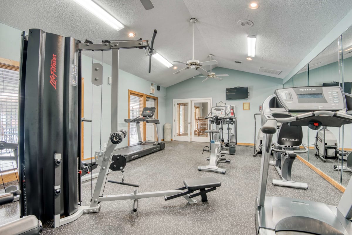 Fully equipped fitness center at Aspen Lodge in Overland Park, Kansas