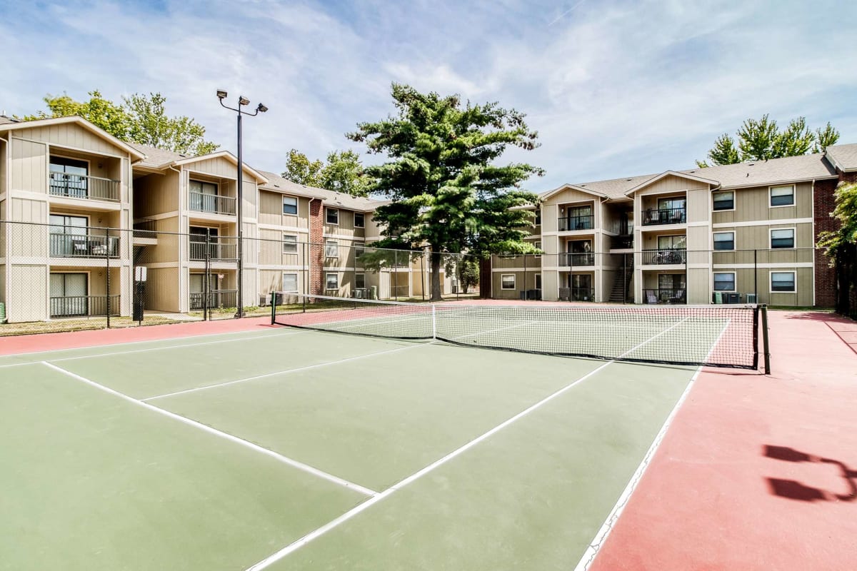 On-site tennis courts at Cypress Pointe in Louisville, Kentucky