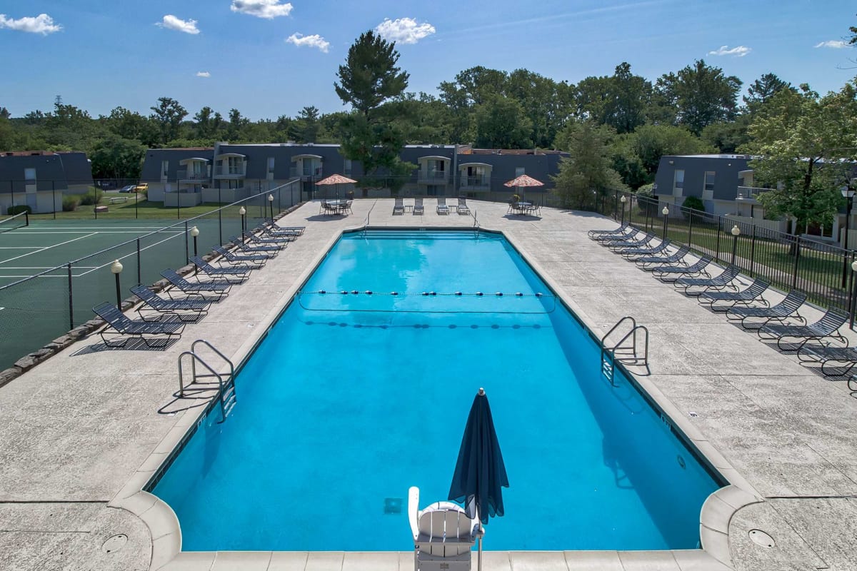 Outdoor swimming pool at La Fontenay in Louisville, Kentucky