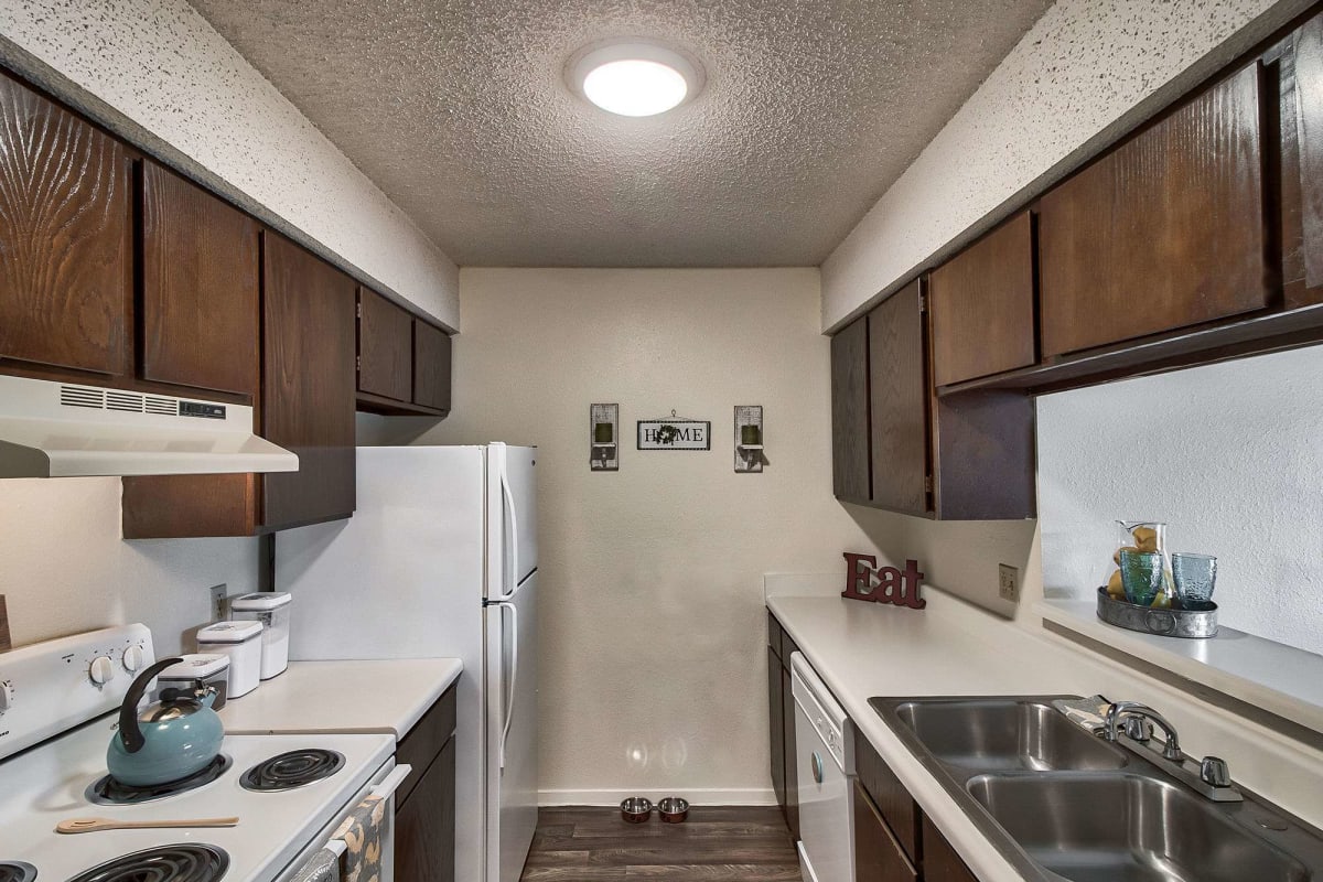 Resident Kitchen with modern appliances at Stonehill in Killeen, Texas