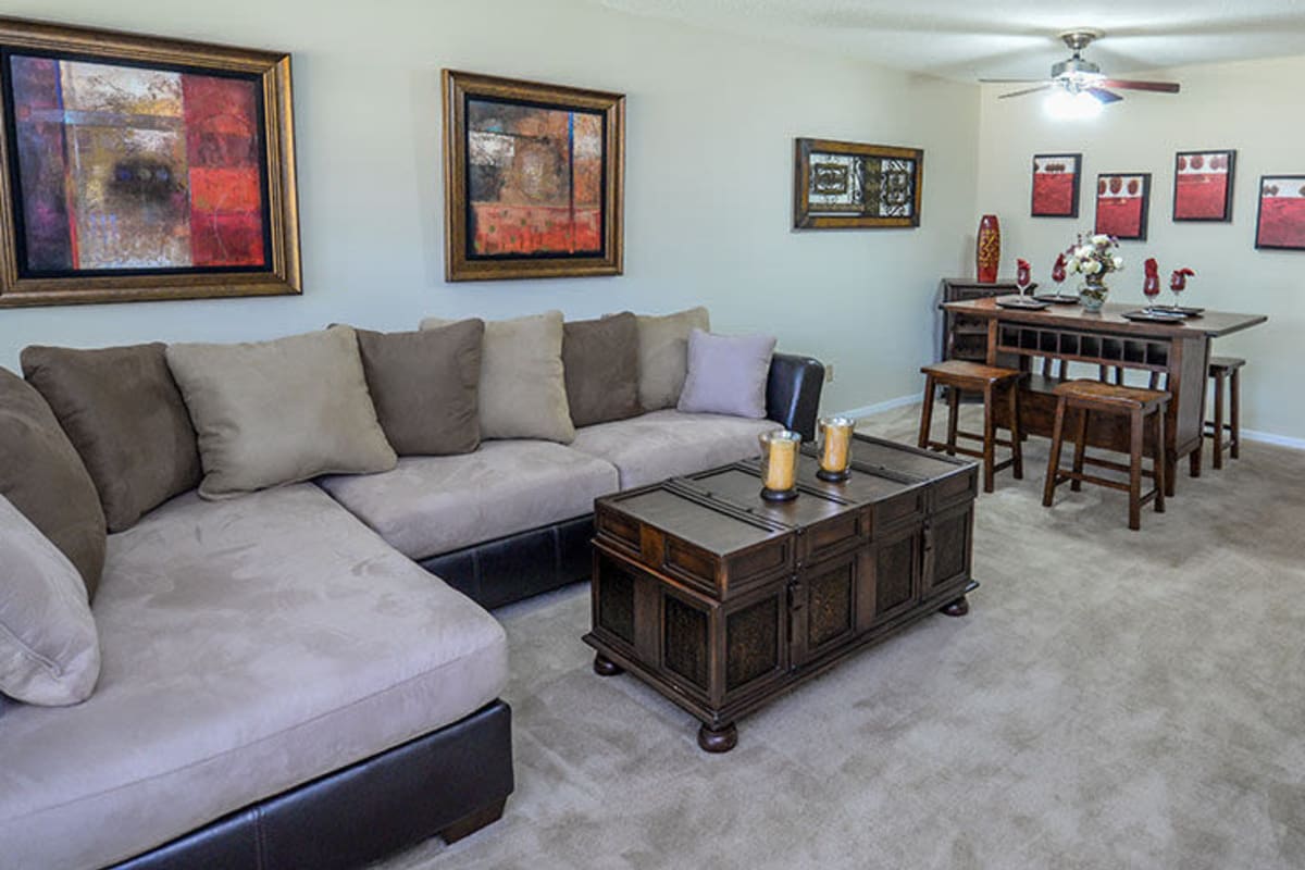 Living space with plush carpeting at Legacy on Lynnfield in Memphis, Tennessee