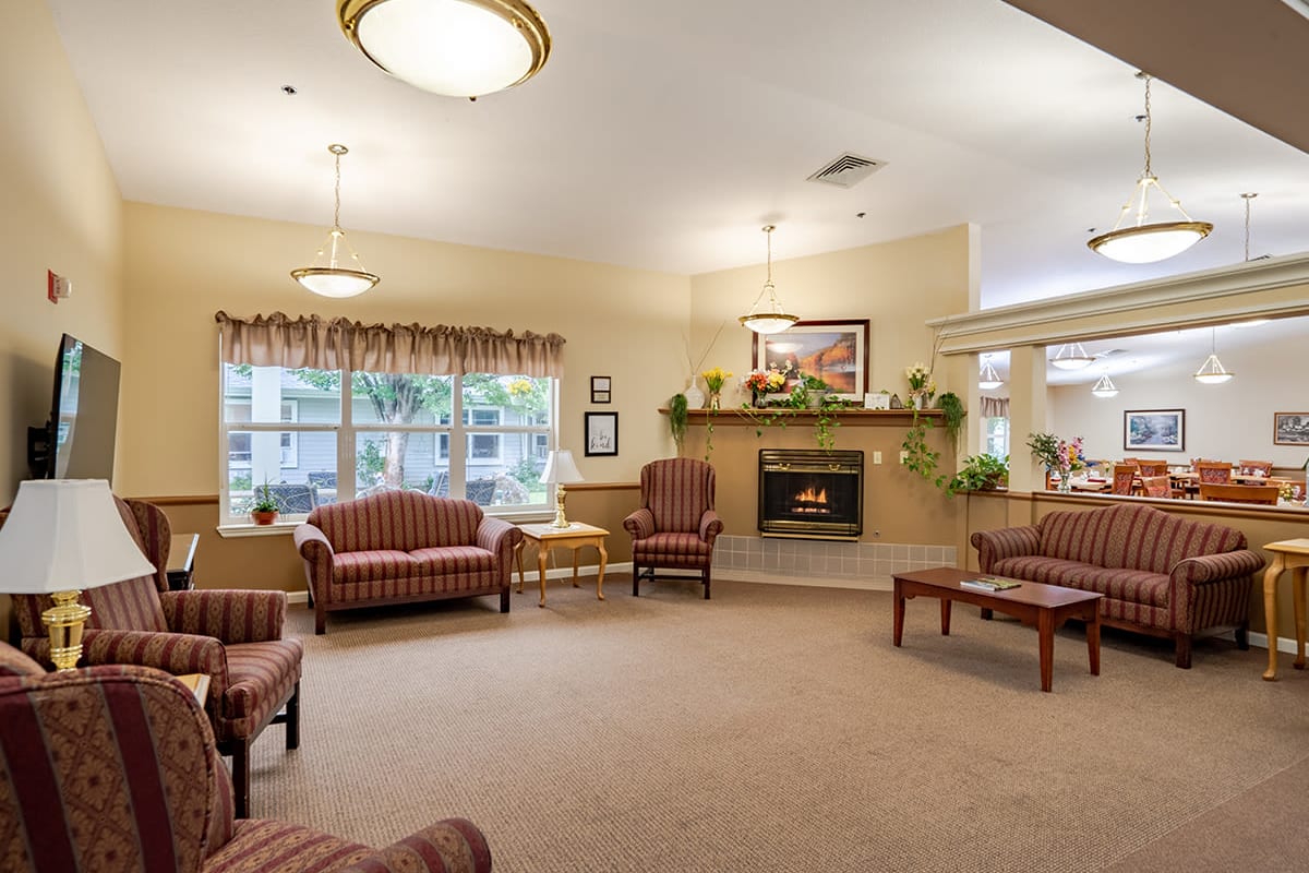 Community area with fireplace at Trustwell Living at Parkhurst Place in Hood River, Oregon