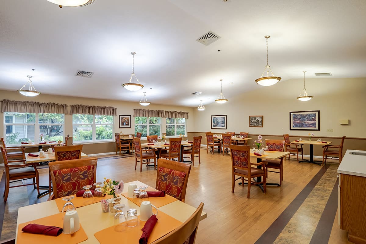 Dining area at Trustwell Living at Parkhurst Place in Hood River, Oregon