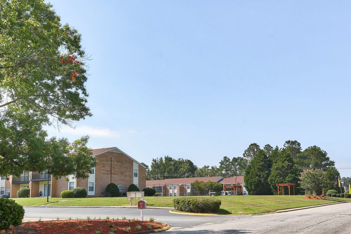 Open green spaces at Sedgefield in Florence, South Carolina