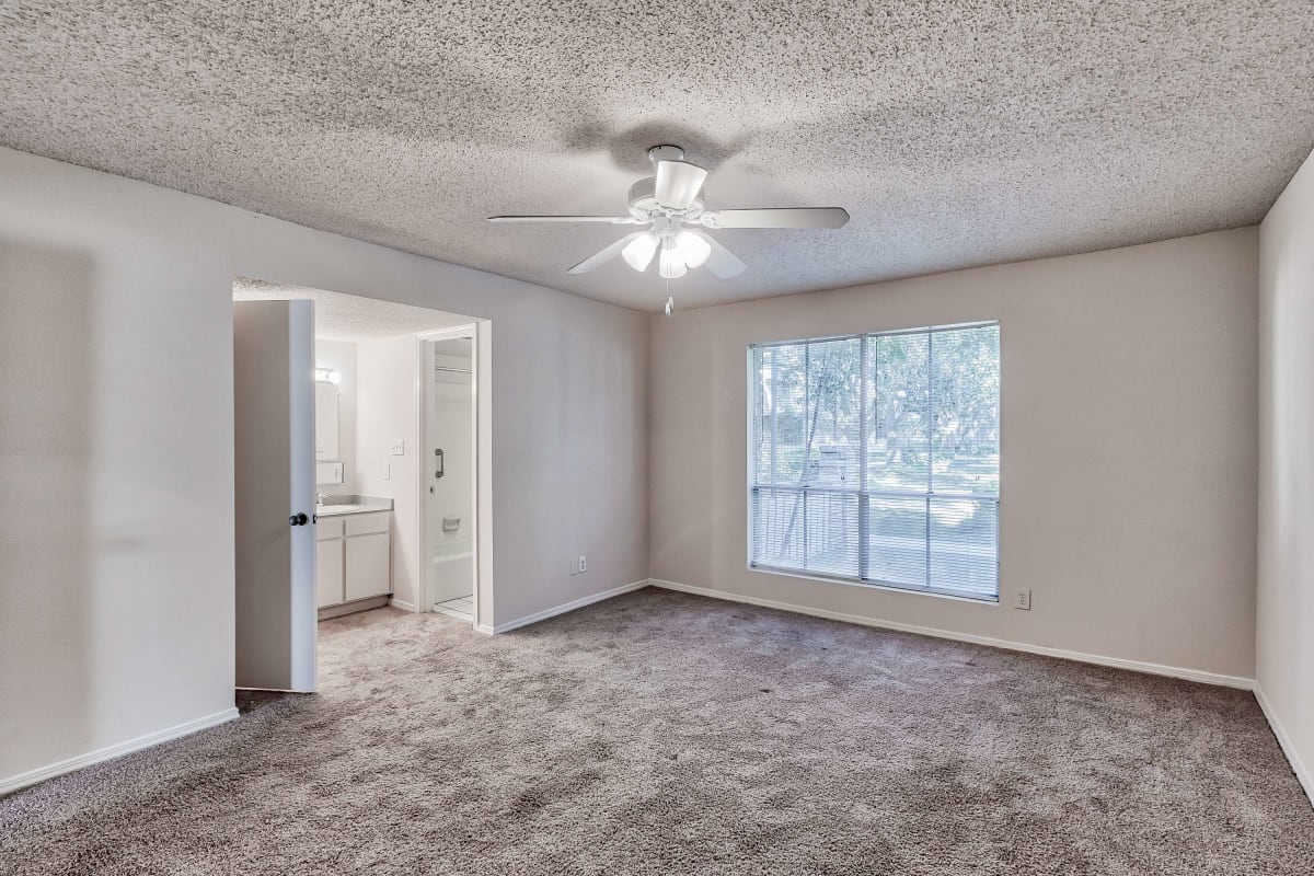 Resident master bedroom with plush carpeting at Maison Imperial in Mobile, Alabama