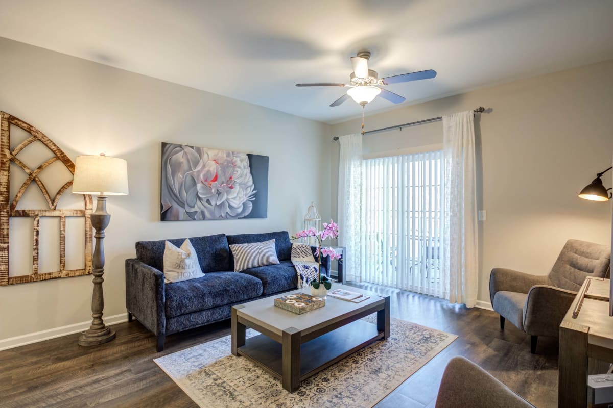 Living Room at The Retreat at Arden Village Apartments in Columbia, Tennessee