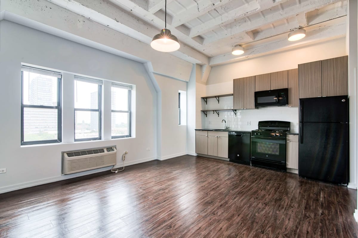 Resident large living space at The Maynard at 5718 N Winthrop in Chicago, Illinois