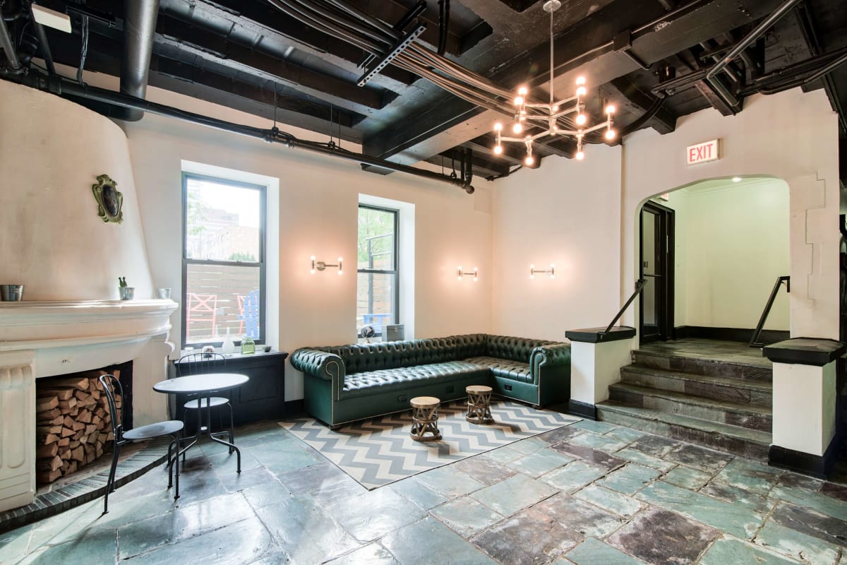 Community indoor space at The Maynard at 5718 N Winthrop in Chicago, Illinois