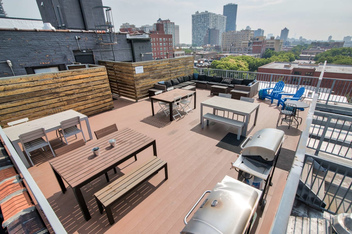 Community Roof top area at The Maynard at 5718 N Winthrop in Chicago, Illinois
