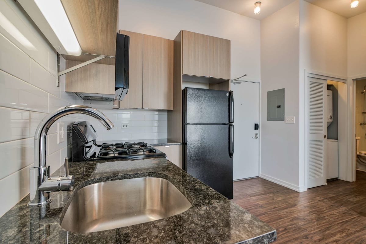 Resident modern kitchen at The Maynard at 5051 N Kenmore in Chicago, Illinois