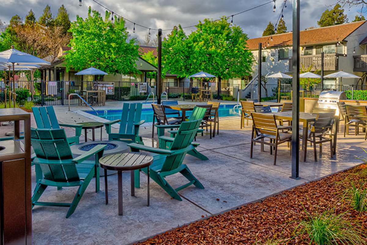 Outdoor community area at Ellinwood in Pleasant Hill, California