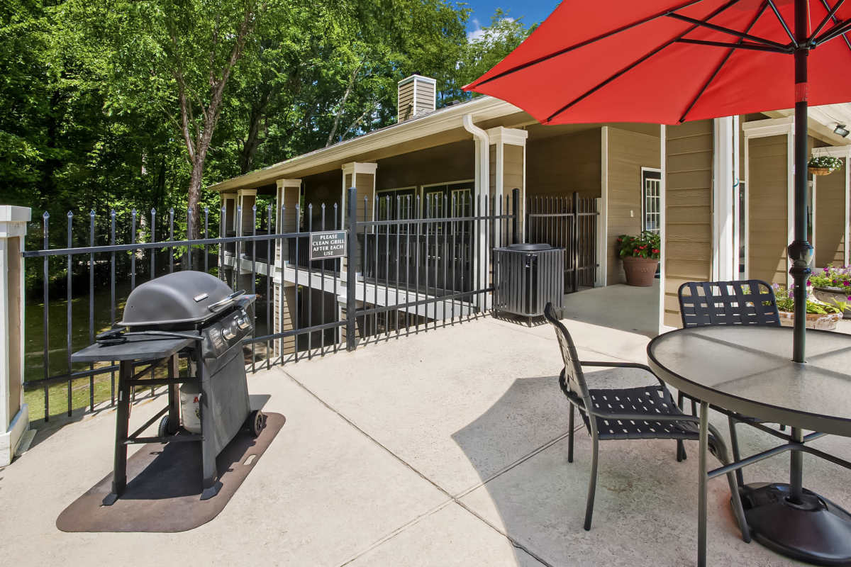 Barbeque patio area with table and chairs at Brook Valley Apartment Homes, Douglasville, Georgia