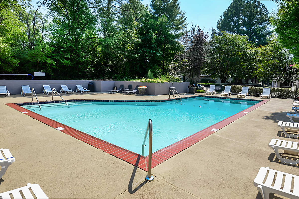 Swimming pool at Legacy on Lynnfield in Memphis, Tennessee