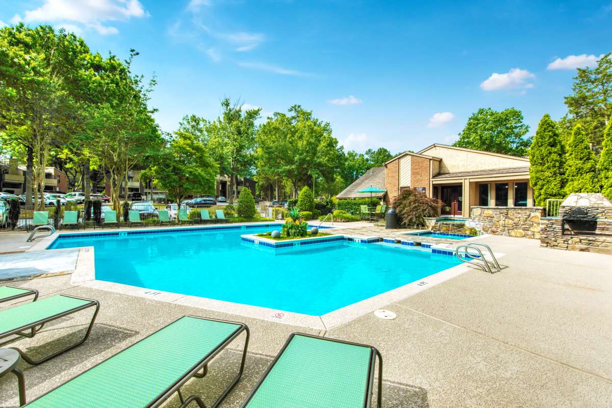 Resort-style pool at Lakes at Lincoln in Greensboro, North Carolina