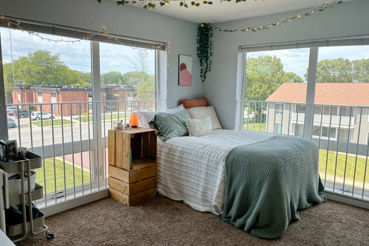 Carpeted bedroom with floor to ceiling windows at Lofts @ 1633 in Mankato, Minnesota