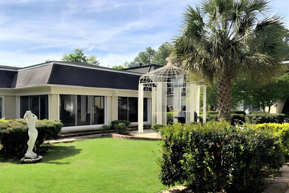 Landscaped courtyard at Maison De Ville in Mobile, Alabama