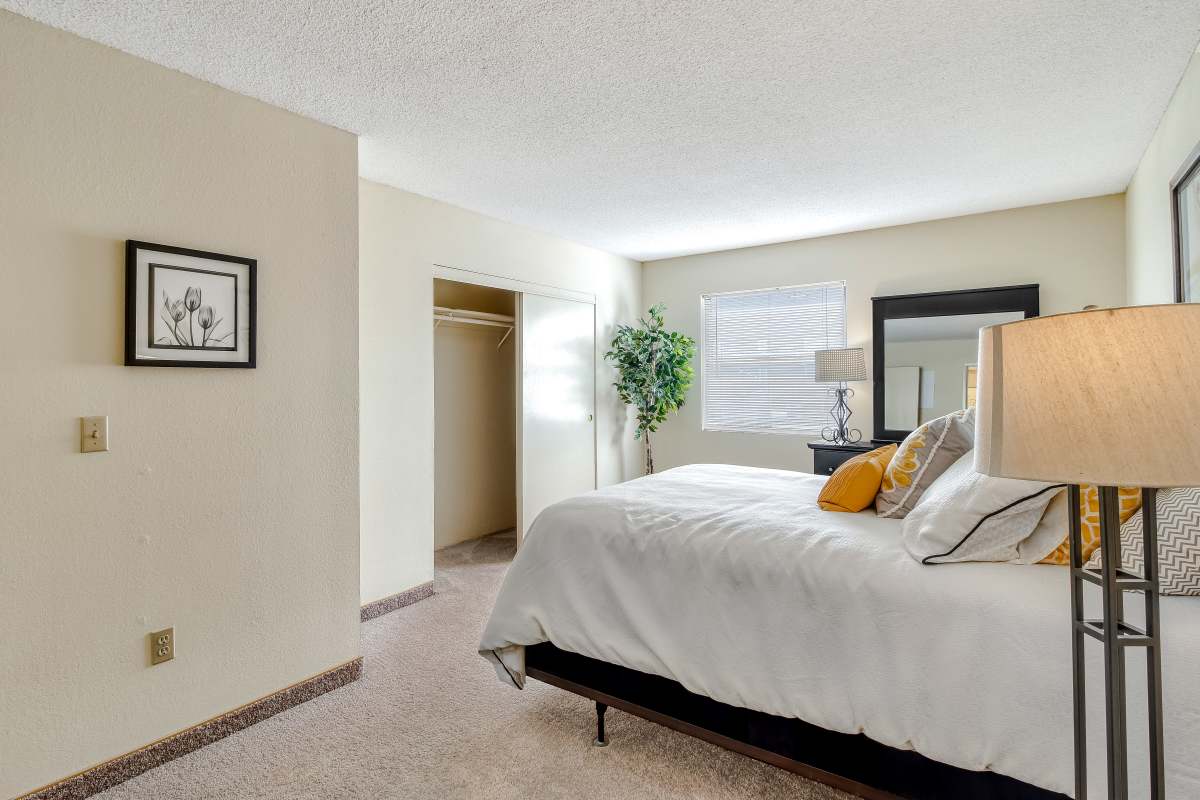 Bedroom with plush carpeting at Cypress Pointe in Louisville, Kentucky