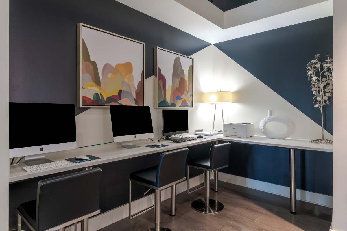 A room with a desk and computer at The Tala at Washington Hill in Baltimore, Maryland