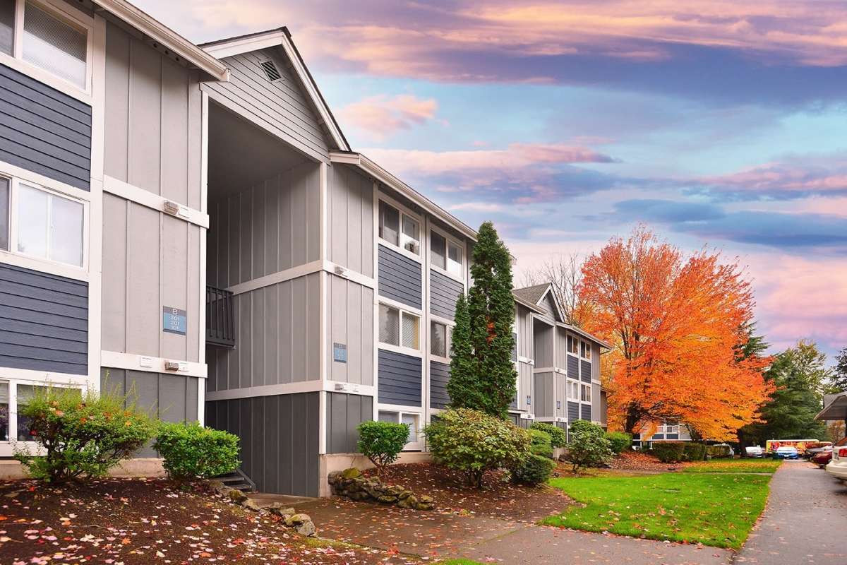 Exterior view of the apartment at Briarstone in Tacoma, Washington