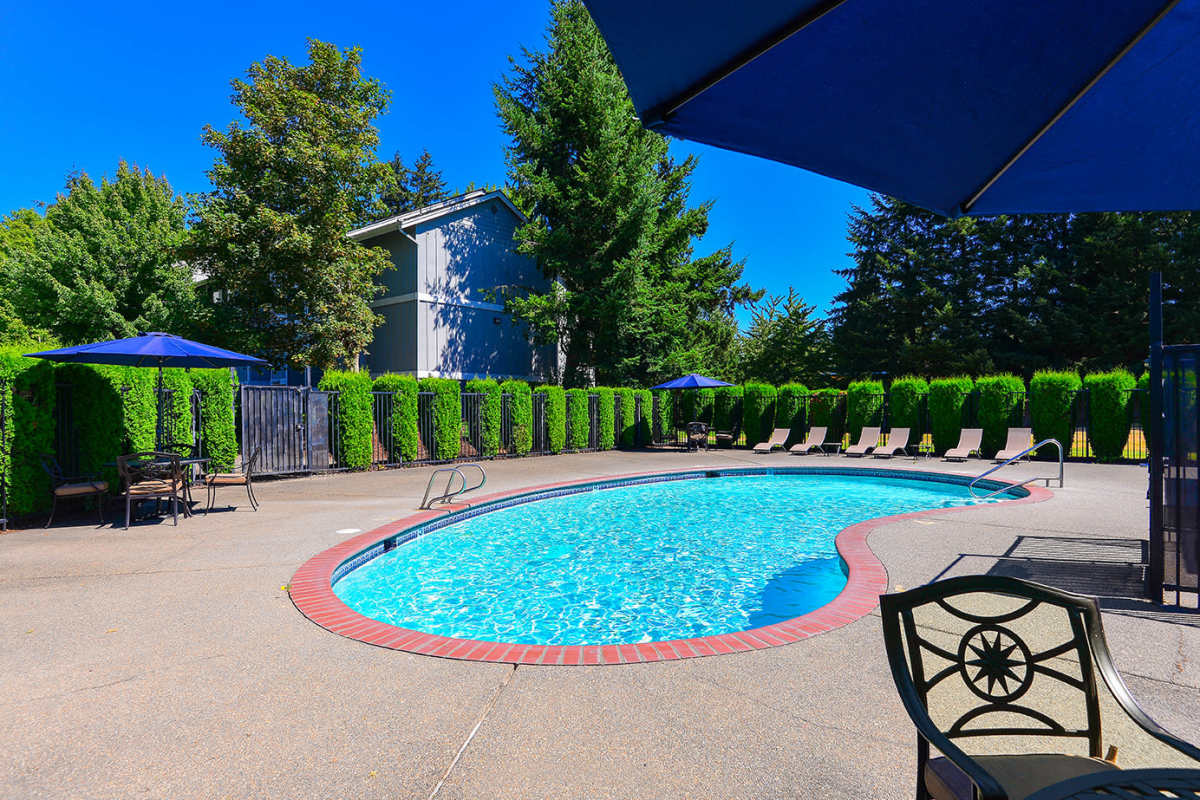 Luxurious pool and seating chairs at Briarstone in Tacoma, Washington