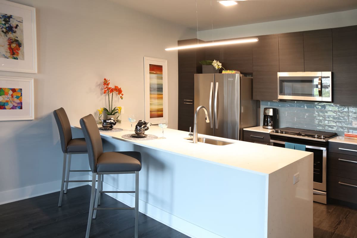 The Residences at Hamilton Lakes offers a wide variety of amenities in Itasca, Illinois