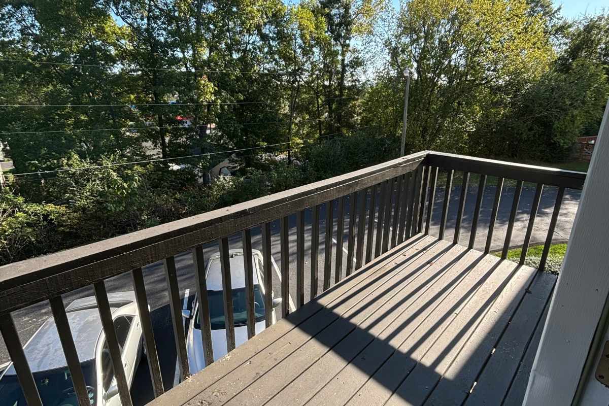 Learn more about private balconies/patios and other amenities at Country Oaks Apartments in Hixson, Tennessee