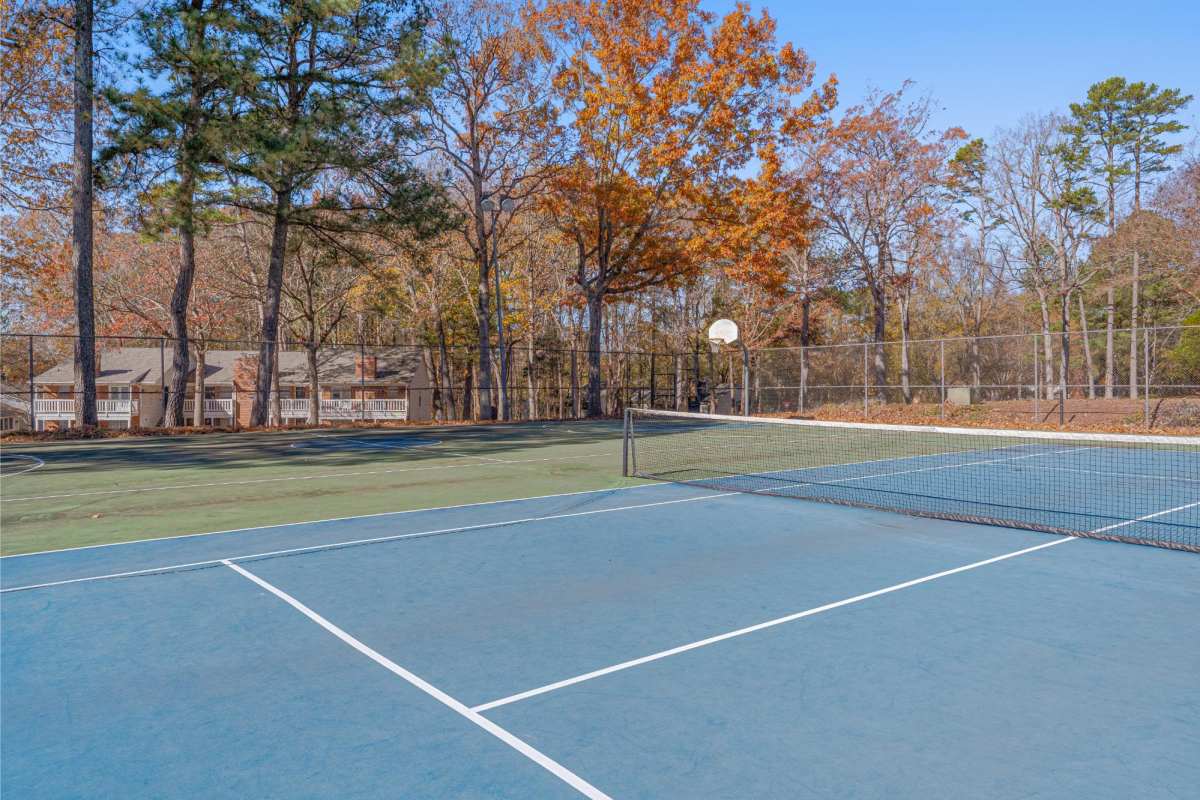 Tennis court for the community at Trailwood Crossing Apartments in Raleigh,North Carolina