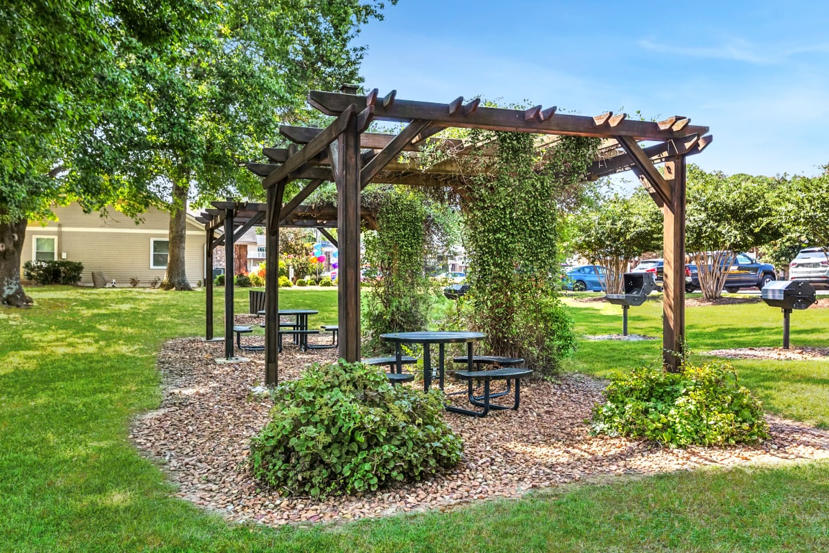 BBQ grills and pavilions with picnic seating at Ashford Place in Clarksville, Tennessee