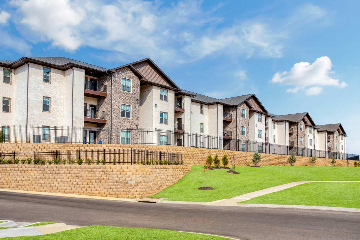 Lovely exterior view of The Landing at Greensborough Village in Jonesboro, Arkansas