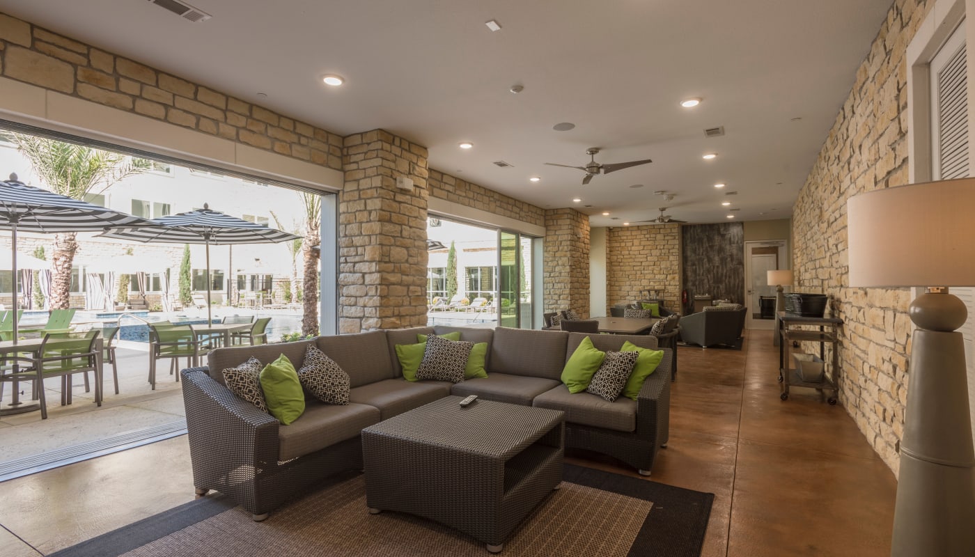 Outdoor Lounge at The Abbey at Dominion Crossing in San Antonio, Texas