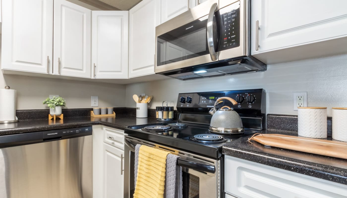 Modern apartment kitchen at Fountain Brook in Ft Oglethorpe, Georgia