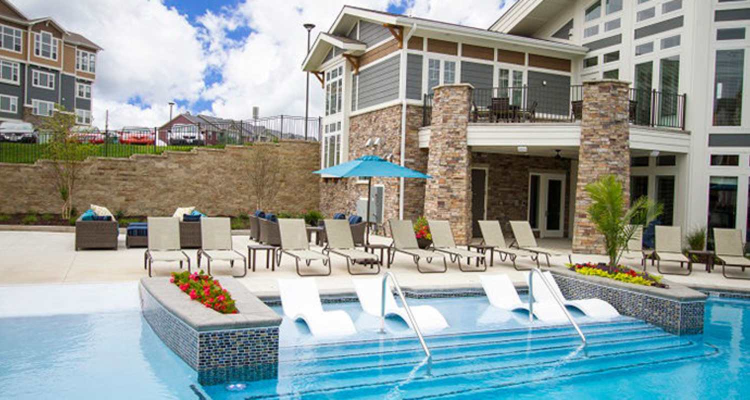 outdoor pool at The Residences at New Longview in Lee's Summit, MO