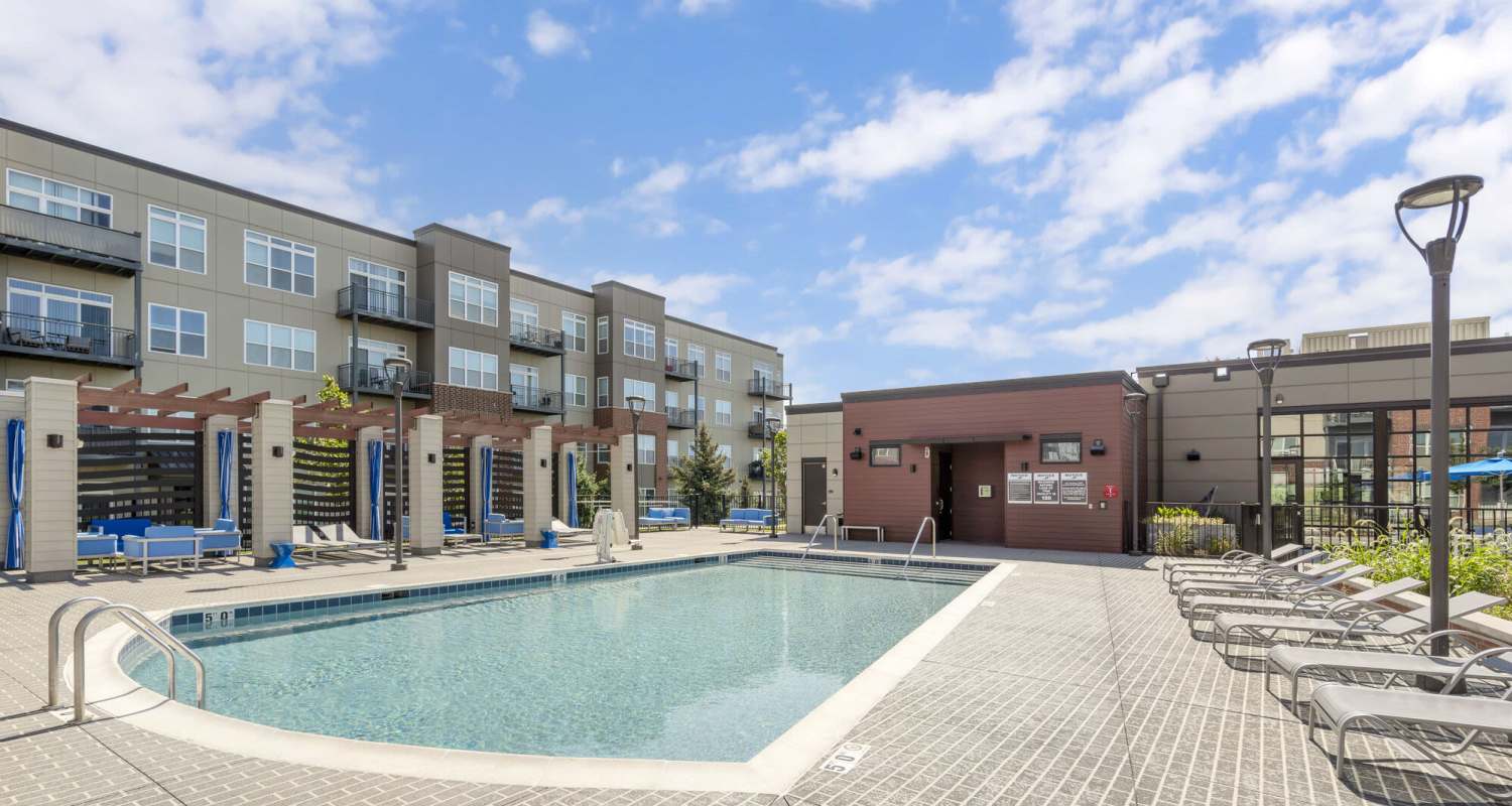 outdoor pool at The Residences at Hamilton Lakes in Itasca, IL