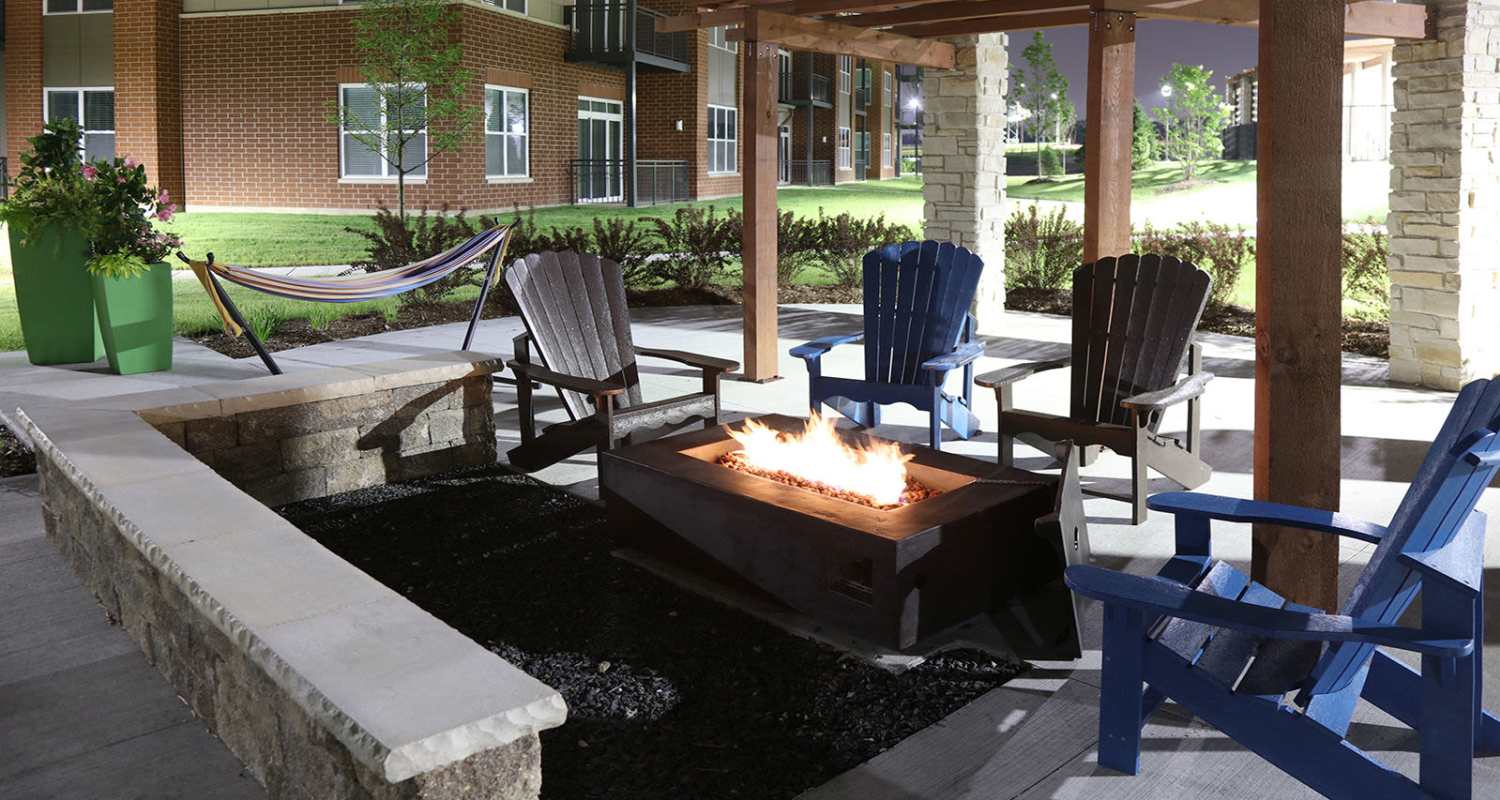 outdoor firepit at The Residences at Hamilton Lakes in Itasca, IL