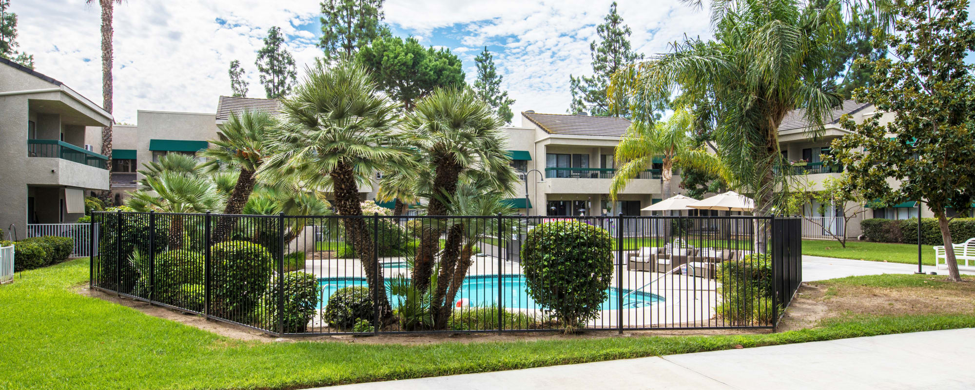 Citrus Place offers a swimming pool in Riverside, California