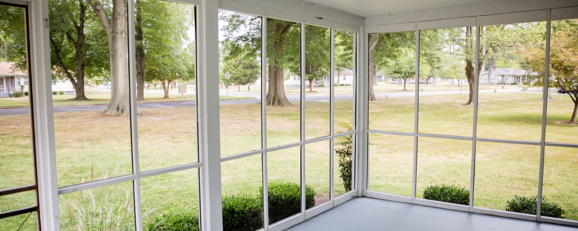 a covered patio at Dahlgren Bungalows in Dahlgren, Virginia
