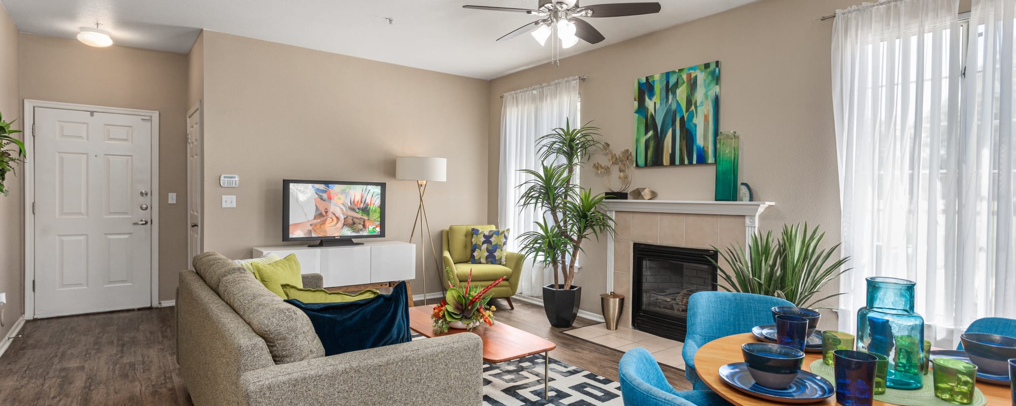 a well-decorated living room at The Linq in Chandler, Arizona
